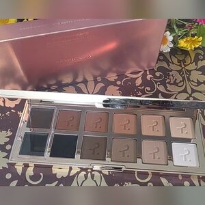 Major Dimension III : Patrick Ta Neutral Matte Eyeshadow Palette.